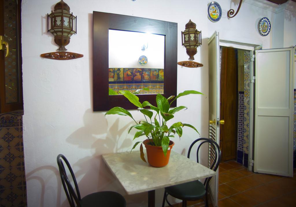 Pension Santa Maria La Blanca Seville Exterior photo