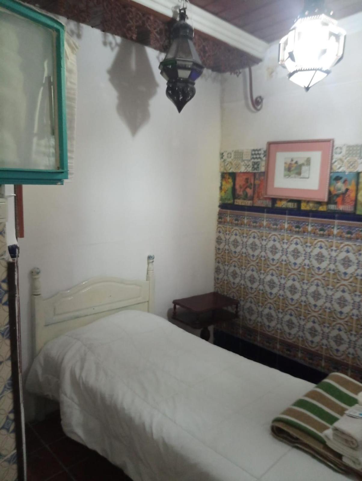 Pension Santa Maria La Blanca Seville Exterior photo