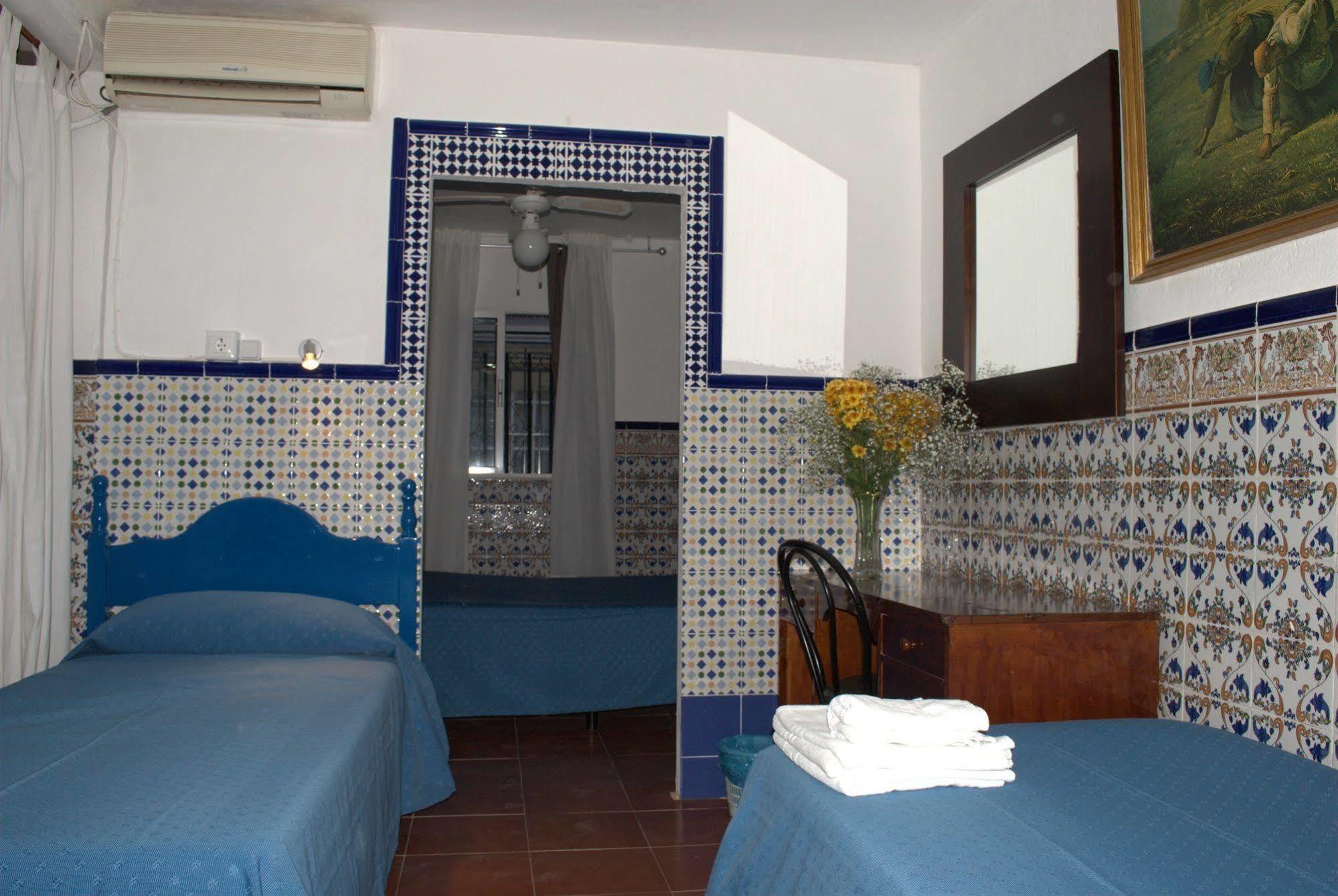 Pension Santa Maria La Blanca Seville Exterior photo