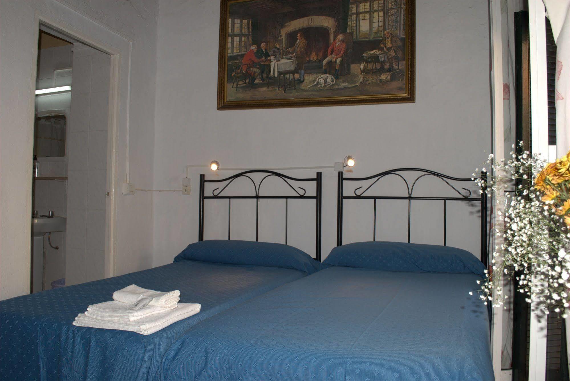 Pension Santa Maria La Blanca Seville Exterior photo